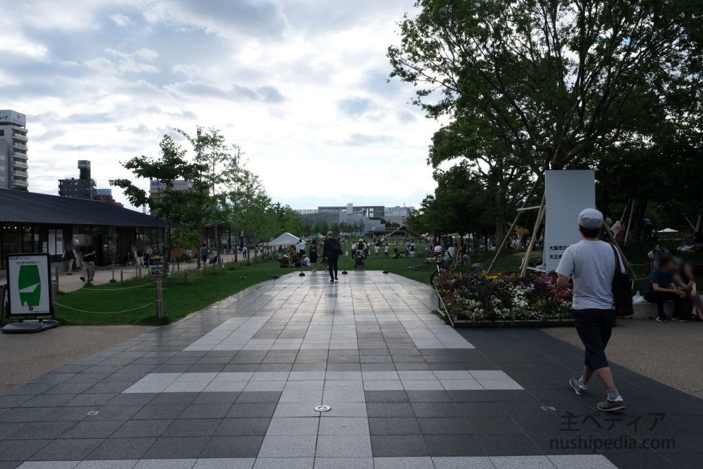 天王寺動物園側から見たてんしば