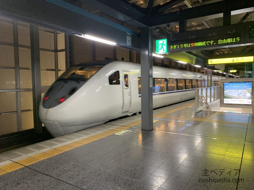 福井駅に停まっているサンダーバード