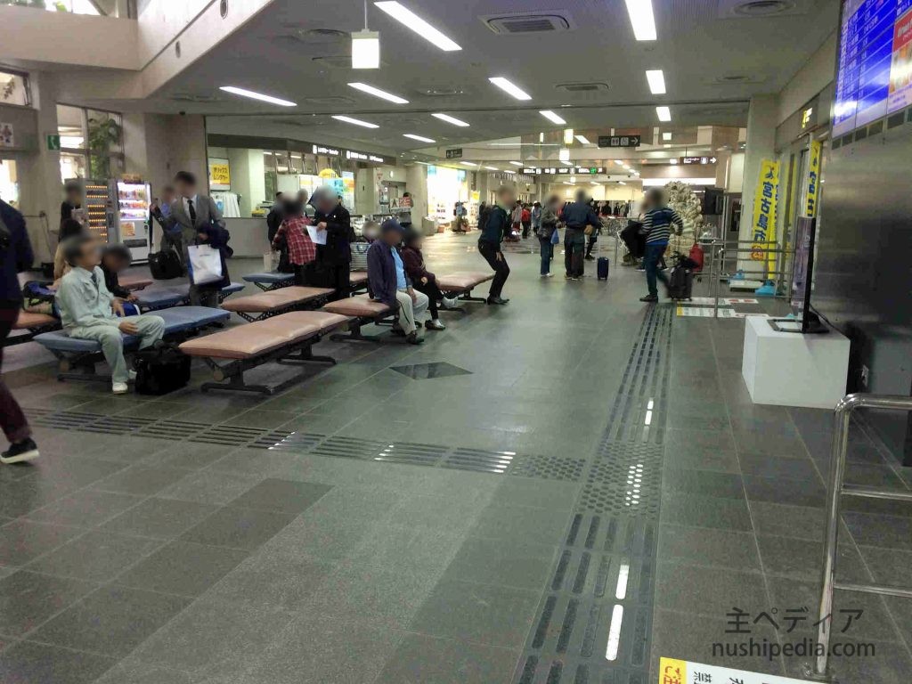 宮古空港ロビー