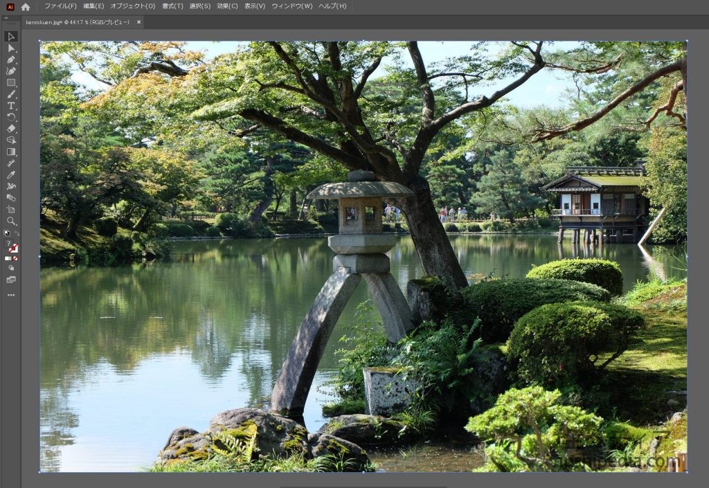 画像とアートボードがはみ出ずフィット