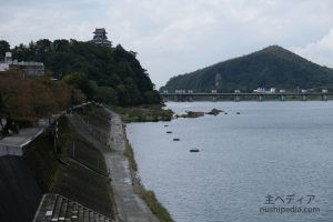 ロングラン花火（木曽川河畔・ツインブリッジ下流）